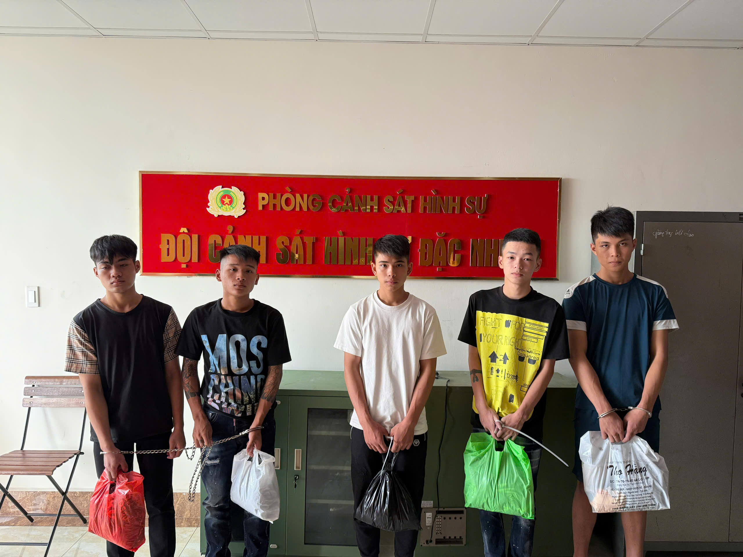 Bắt giữ các thanh niên gây rối trật tự công cộng tại Hải Phòng